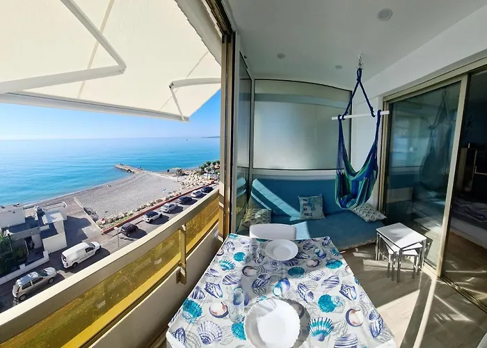 Vue mer panoramique devant la plage au calme!